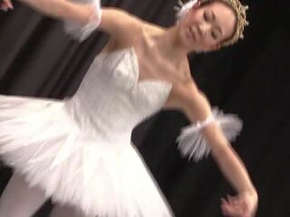 Ballet stoking robek memperkenalkan selama pelajaran