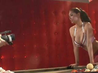 Tera Patrick Suddenly Feels oversexed And Gets Off In Arousing Solo cookie Clip!