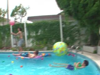 Summerparty endet v orgie s prijatelji, odrasli video 1f