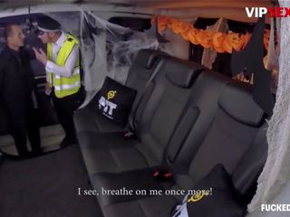 Fuckedintraffic - ハロウィン ジャスミン jae ボインの 英国の 警察 女性 ハードコア クソ で ザ· 車 - vipsexvault