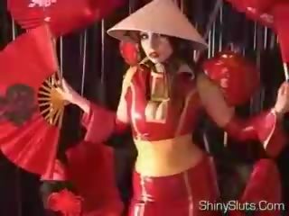 Occidental geisha 在 胶乳 kimonobig 油腻 titsshaved 脓