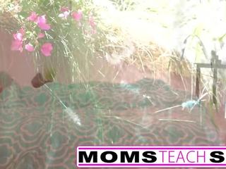 হয় moms শেখান বয়স্ক চলচ্চিত্র