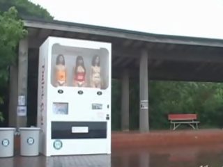 Nhật bản cuộc gọi cô gái với lớn juggs cảm thấy weenie trong mưa bưa ăn qua loa