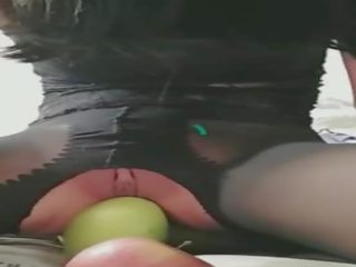 Owadan lover puts the fruit into the hole