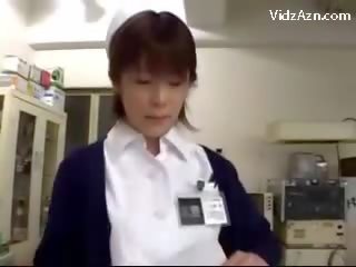 Enfermeira obtendo dela cona rubbed por dr. e 2 enfermeiras em o surgery