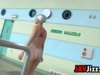 Basah jepang remaja video/gambar porno yang halus di itu kolam renang