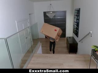 Exxxtrasmall - gözel ýaşlar jasmine grey banged by delivery buddy