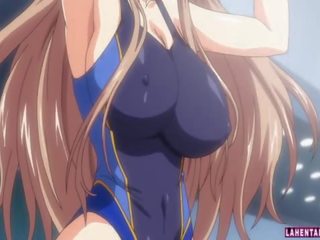 Hentai schoonheid in zwempak geeft tittyfuck