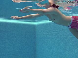 Öffentlich rented schwimmen schwimmbad für sie juveniles mit liebling dee
