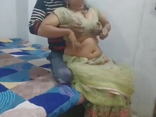 Encantador grande tetas india paso hermana follada por su mas joven hermano en perrito estilo en bhai dooj