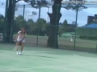 Азиатки тенис корт публичен възрастен клипс