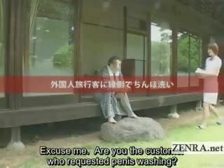 Subtitled ao ar livre bucolic rapariga vestida gajo nu japonesa membro a limpar